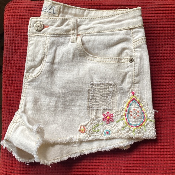 🌸🌸RUE 21 shorts 🌸🌸 - Picture 2 of 8